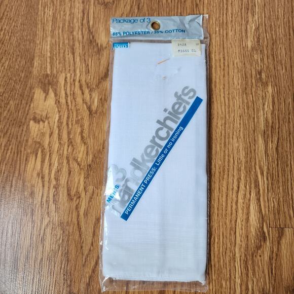 Vintage Mens Handkerchiefs Montgomery Ward 3 Pack Hankies White Permanent Press - Picture 1 of 5